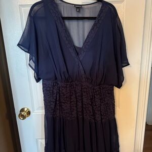 Navy v-neck layered dress with lace